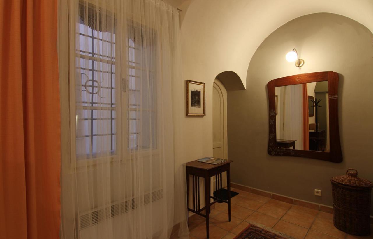 Appartement Rustic Ground Floor In Mala Strana Praag
